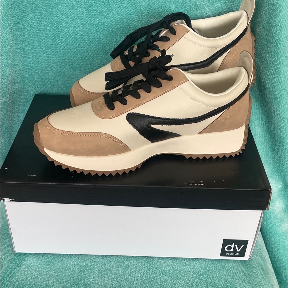 DV by Dolce Vita Women’s Cream and Black Sneakers